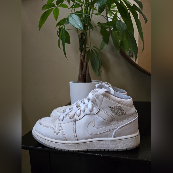 Nike Shoes - Jordan 1 for women or kids size 5Y color white